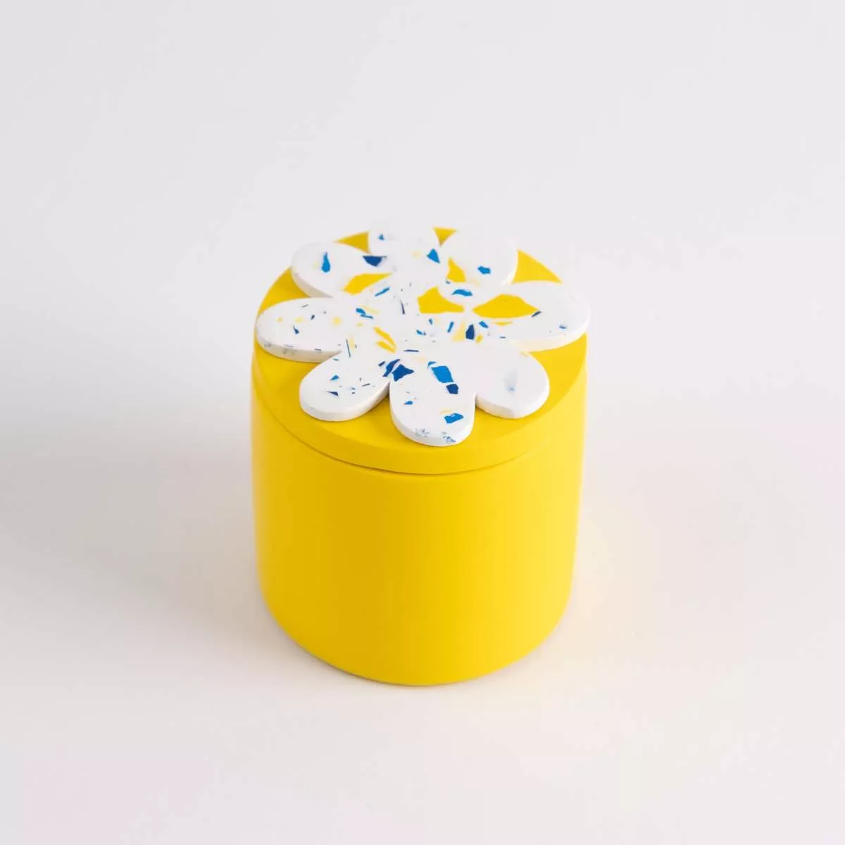 Flower-Lidded Candle Flower-Lidded Candle Handmade Pot and Scented Candle Lieon